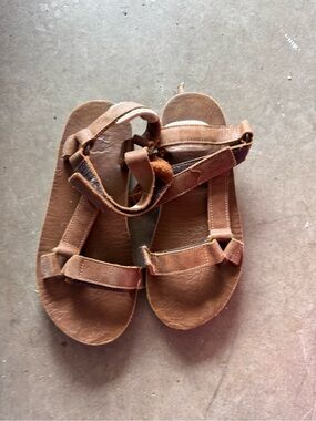 Roots Brown Leather Strappy Sandals